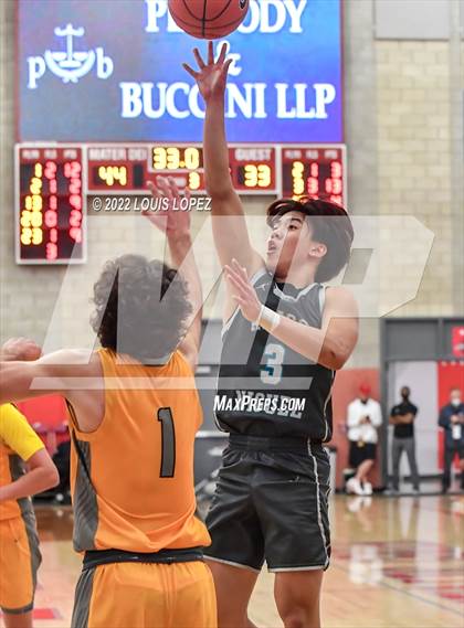 Thumbnail 3 in Aliso Niguel vs. Foothill (Nike Extravaganza) photogallery.
