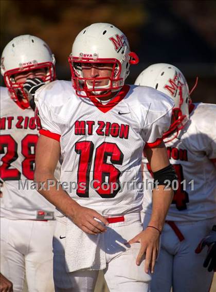 Thumbnail 1 in Mater Dei vs. Mt. Zion photogallery.