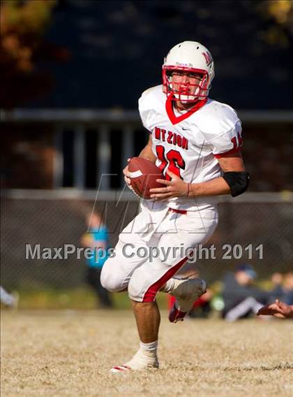 Thumbnail 2 in Mater Dei vs. Mt. Zion photogallery.