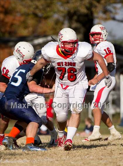 Thumbnail 1 in Mater Dei vs. Mt. Zion photogallery.