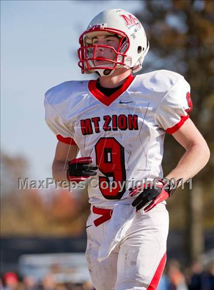 Thumbnail 2 in Mater Dei vs. Mt. Zion photogallery.