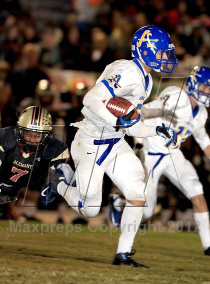 Thumbnail 2 in Bishop Amat @ Alemany photogallery.