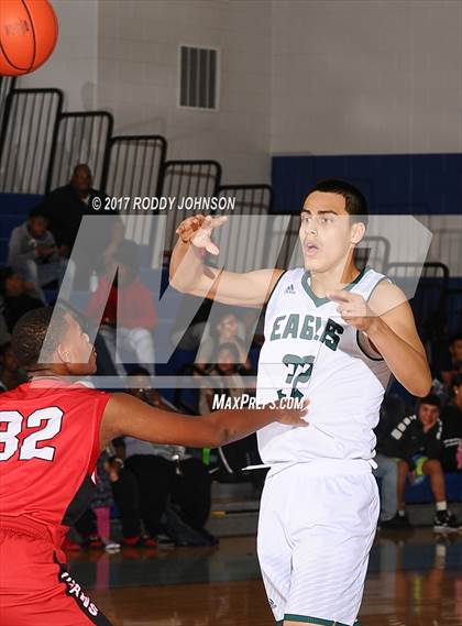 Thumbnail 1 in South Houston vs. Pasadena (McDonald's Texas Invitational) photogallery.