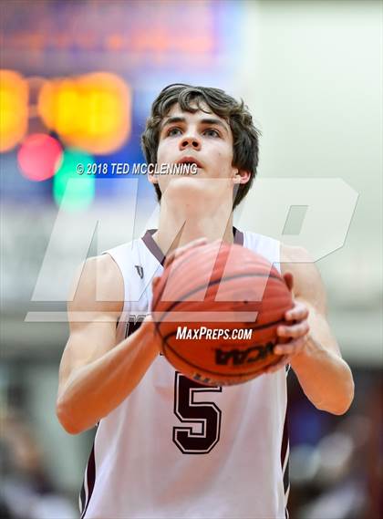 Thumbnail 2 in Perryville vs. Mansfield (AAA 3A Regional Playoff) photogallery.