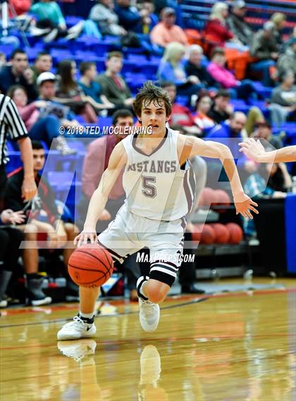 Thumbnail 2 in Perryville vs. Mansfield (AAA 3A Regional Playoff) photogallery.