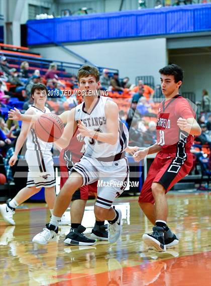 Thumbnail 1 in Perryville vs. Mansfield (AAA 3A Regional Playoff) photogallery.