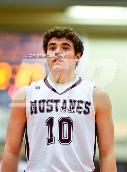 Thumbnail 2 in Perryville vs. Mansfield (AAA 3A Regional Playoff) photogallery.