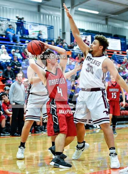 Thumbnail 2 in Perryville vs. Mansfield (AAA 3A Regional Playoff) photogallery.