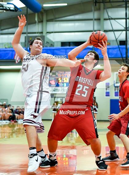 Thumbnail 1 in Perryville vs. Mansfield (AAA 3A Regional Playoff) photogallery.
