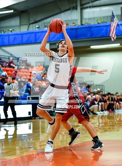 Thumbnail 2 in Perryville vs. Mansfield (AAA 3A Regional Playoff) photogallery.