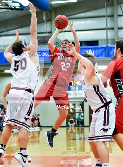 Thumbnail 1 in Perryville vs. Mansfield (AAA 3A Regional Playoff) photogallery.