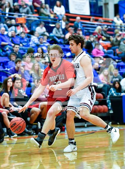 Thumbnail 3 in Perryville vs. Mansfield (AAA 3A Regional Playoff) photogallery.