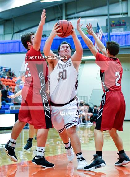 Thumbnail 2 in Perryville vs. Mansfield (AAA 3A Regional Playoff) photogallery.