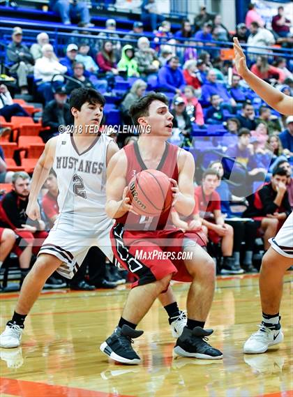 Thumbnail 1 in Perryville vs. Mansfield (AAA 3A Regional Playoff) photogallery.