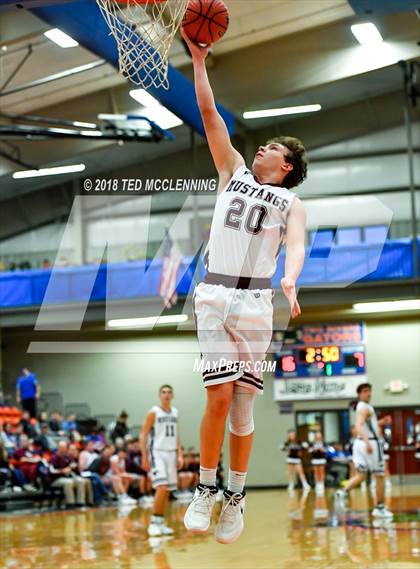 Thumbnail 2 in Perryville vs. Mansfield (AAA 3A Regional Playoff) photogallery.