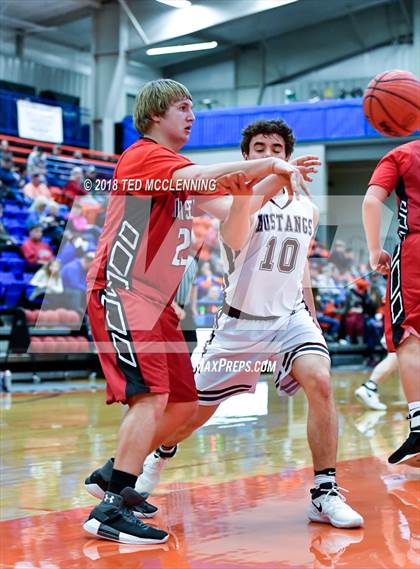 Thumbnail 1 in Perryville vs. Mansfield (AAA 3A Regional Playoff) photogallery.