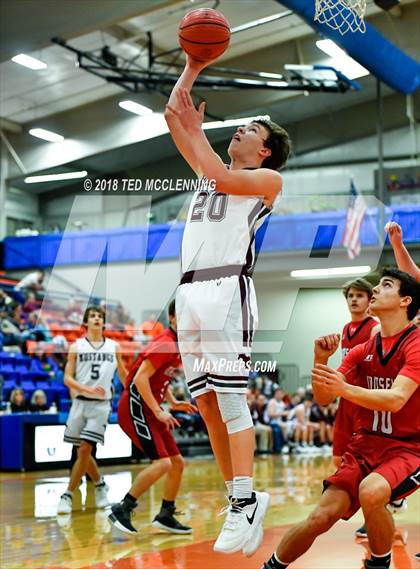 Thumbnail 3 in Perryville vs. Mansfield (AAA 3A Regional Playoff) photogallery.
