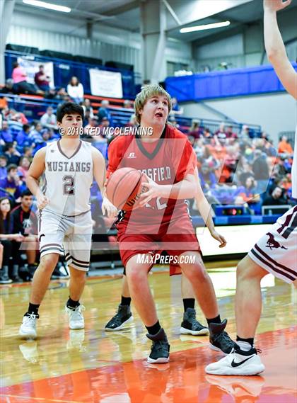 Thumbnail 1 in Perryville vs. Mansfield (AAA 3A Regional Playoff) photogallery.