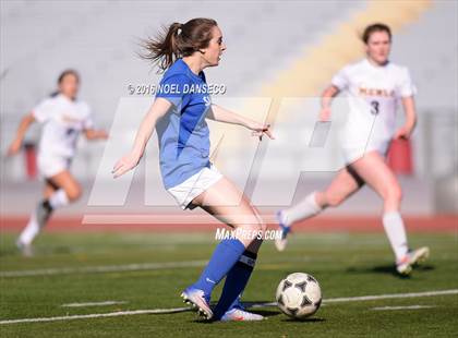 Thumbnail 3 in Santa Teresa vs. Menlo School (Firebird Classic) photogallery.
