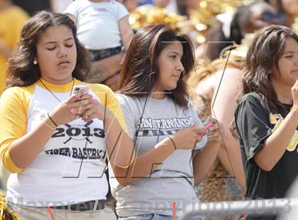 Thumbnail 1 in Cleveland vs. San Fernando (CIF LACS D1 Final) photogallery.