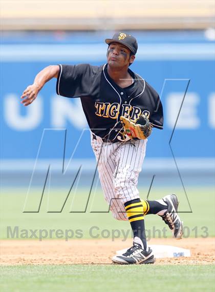Thumbnail 3 in Cleveland vs. San Fernando (CIF LACS D1 Final) photogallery.