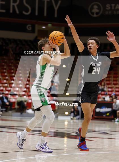 Thumbnail 2 in Payson vs. Pine View (UHSAA 4A Quarterfinal) photogallery.