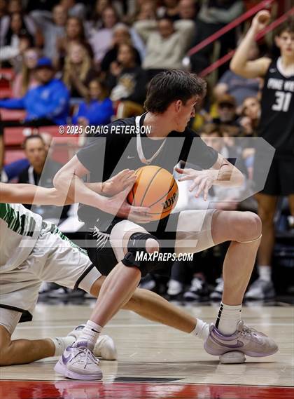 Thumbnail 1 in Payson vs. Pine View (UHSAA 4A Quarterfinal) photogallery.