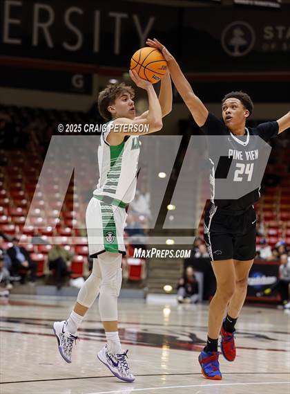 Thumbnail 3 in Payson vs. Pine View (UHSAA 4A Quarterfinal) photogallery.