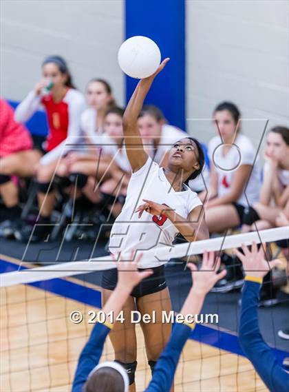 Thumbnail 1 in St. Thomas Aquinas vs. Tampa Prep (Berkeley Premier) photogallery.