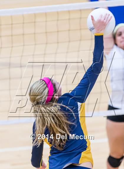 Thumbnail 2 in St. Thomas Aquinas vs. Tampa Prep (Berkeley Premier) photogallery.