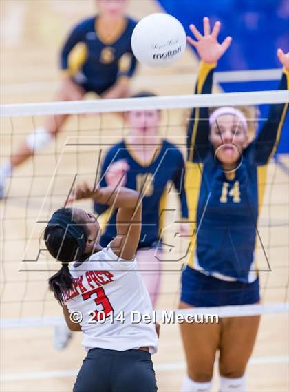 Thumbnail 3 in St. Thomas Aquinas vs. Tampa Prep (Berkeley Premier) photogallery.