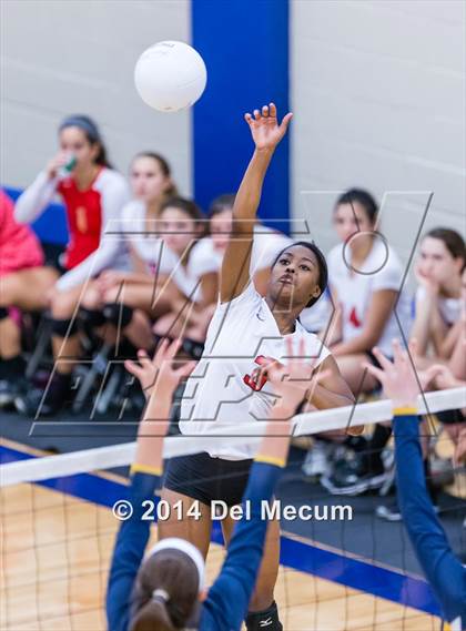 Thumbnail 2 in St. Thomas Aquinas vs. Tampa Prep (Berkeley Premier) photogallery.