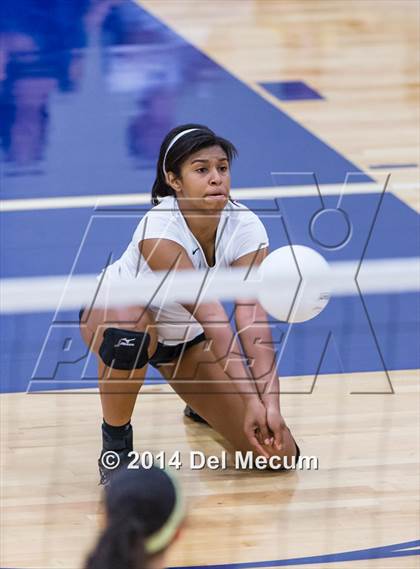 Thumbnail 2 in St. Thomas Aquinas vs. Tampa Prep (Berkeley Premier) photogallery.