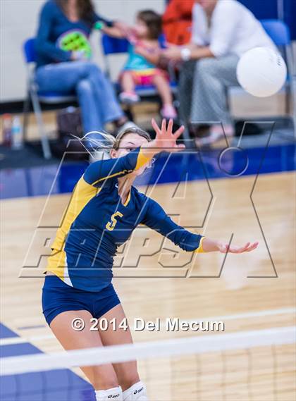 Thumbnail 1 in St. Thomas Aquinas vs. Tampa Prep (Berkeley Premier) photogallery.