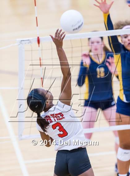 Thumbnail 2 in St. Thomas Aquinas vs. Tampa Prep (Berkeley Premier) photogallery.