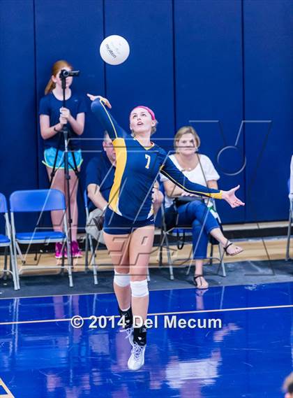 Thumbnail 2 in St. Thomas Aquinas vs. Tampa Prep (Berkeley Premier) photogallery.