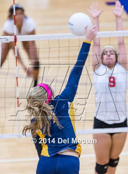 Thumbnail 3 in St. Thomas Aquinas vs. Tampa Prep (Berkeley Premier) photogallery.