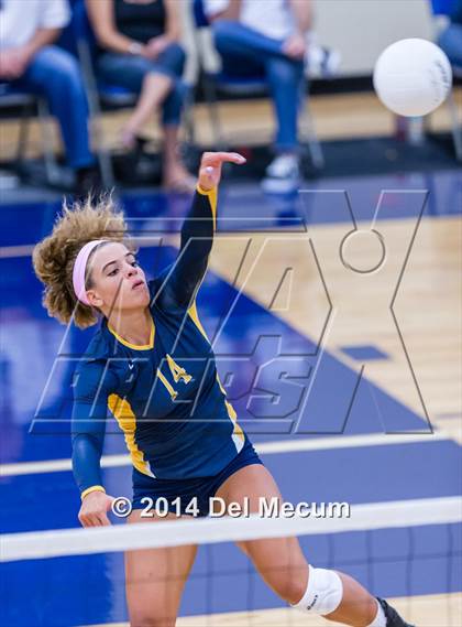 Thumbnail 1 in St. Thomas Aquinas vs. Tampa Prep (Berkeley Premier) photogallery.