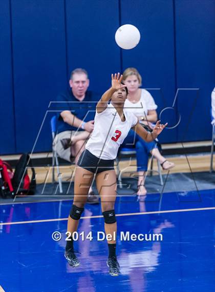 Thumbnail 3 in St. Thomas Aquinas vs. Tampa Prep (Berkeley Premier) photogallery.
