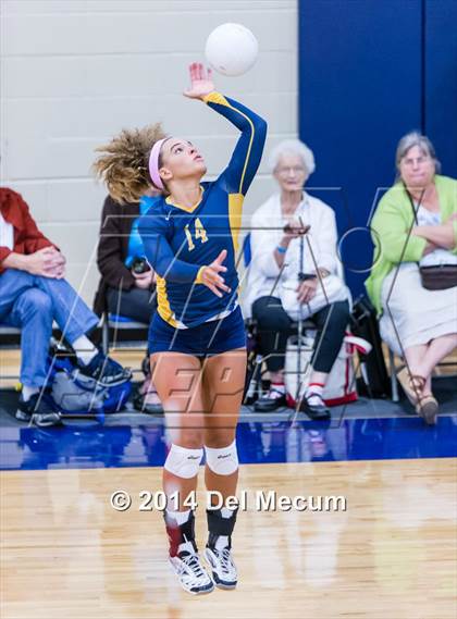 Thumbnail 2 in St. Thomas Aquinas vs. Tampa Prep (Berkeley Premier) photogallery.