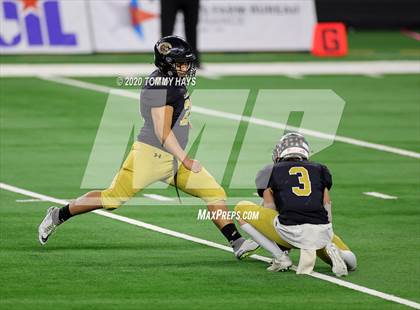Thumbnail 2 in Canadian vs. Franklin (UIL 3A Division 2 State Final) photogallery.