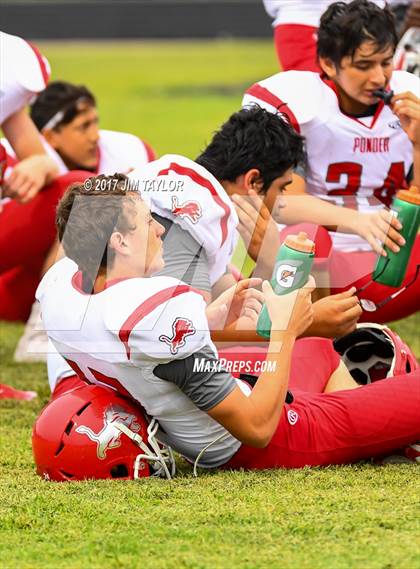 Thumbnail 3 in Ponder @ Santo photogallery.