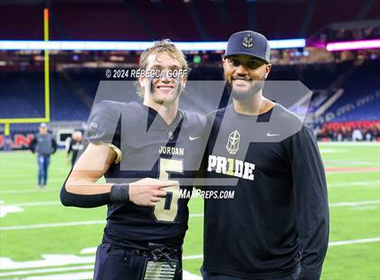 Thumbnail 2 in Jordan vs. Summer Creek (UIL 6A-DII Football Semi-Regional) photogallery.