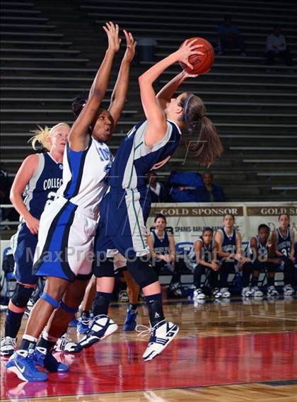 Thumbnail 3 in College Park vs. Summit (McDonald's Texas Invitational) photogallery.