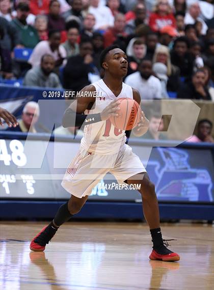 Thumbnail 2 in St. Vincent-St. Mary vs. Lima Senior (OHSAA DI Regional Final) photogallery.