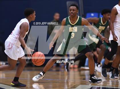 Thumbnail 3 in St. Vincent-St. Mary vs. Lima Senior (OHSAA DI Regional Final) photogallery.