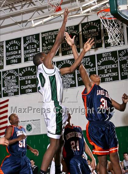 Thumbnail 3 in Brewster vs. Lincoln Hall (5th Annual Putnam Challenge) photogallery.