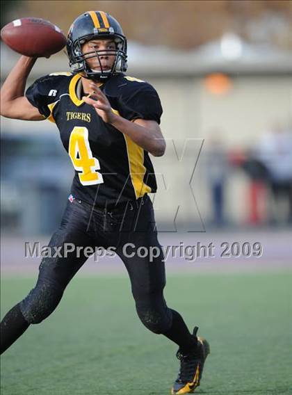 Thumbnail 1 in Terra Nova vs. Seaside (CIF CCS D3 Final) photogallery.