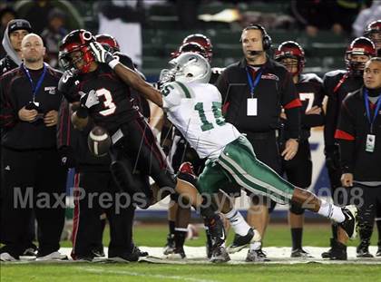 Thumbnail 2 in De La Salle vs. Centennial (CIF State D1 Final) photogallery.