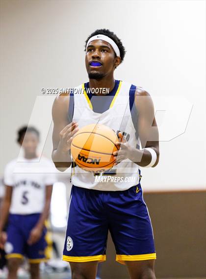 Thumbnail 3 in Wayne Preparatory Academy vs Fayetteville Christian (Veterans Showcase 2025) photogallery.